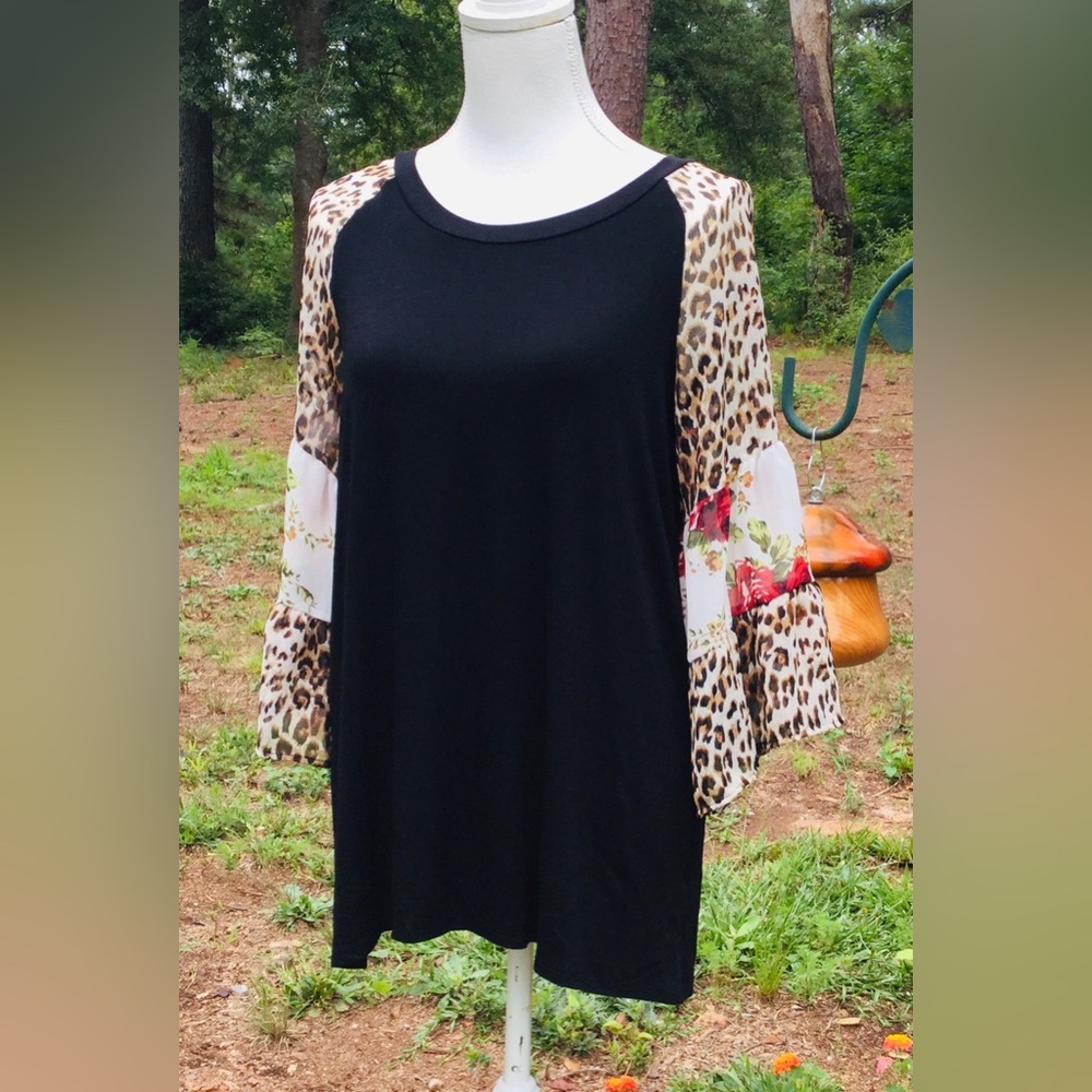 NEW Vision Print Sleeve Top